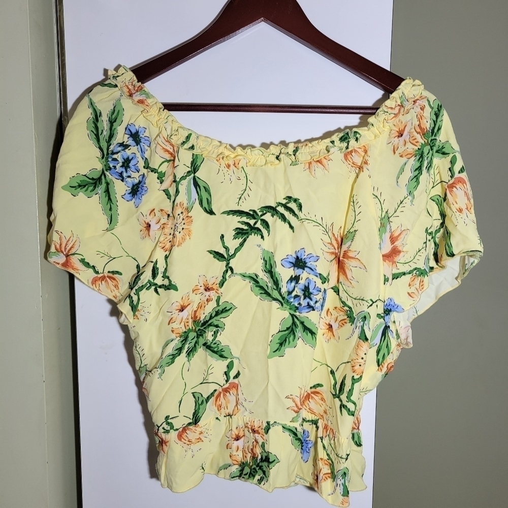 ❤️ 3 for $35 Aritzia Wilfred Aurelia Floral Wrap Top Blouse Yellow  Size large - Picture 5 of 7